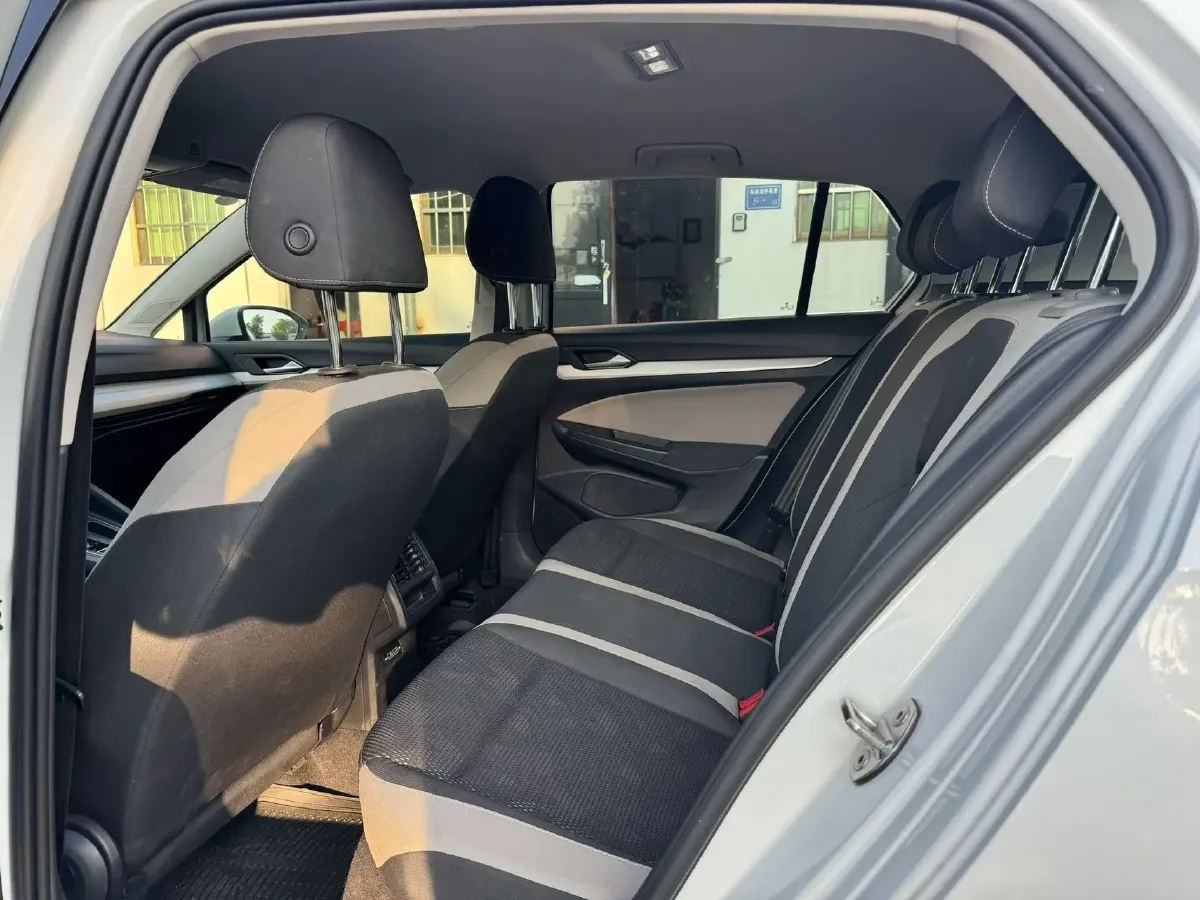 2021 Volkswagen Golf 1.2T 116HP L4 7DCT,autocango,china used car exporter,china ev exporter,chinese used car exporter,chinese used ev exporter