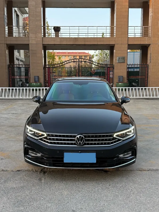 2023 Volkswagen Magotan 2.0T 186HP L4 7DCT,autocango,china used car exporter,china ev exporter,chinese used car exporter,chinese used ev exporter
