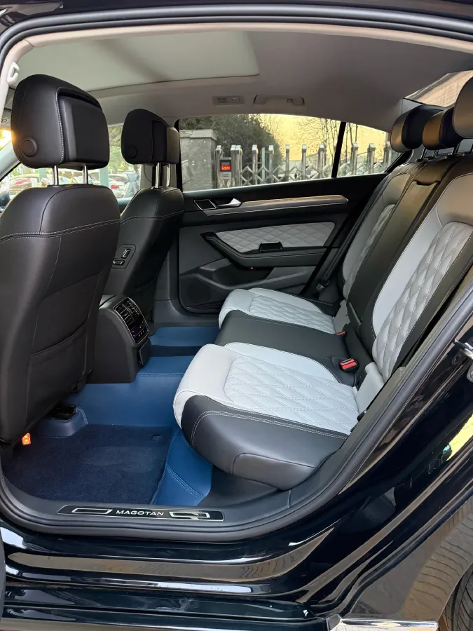 2023 Volkswagen Magotan 2.0T 186HP L4 7DCT,autocango,china used car exporter,china ev exporter,chinese used car exporter,chinese used ev exporter