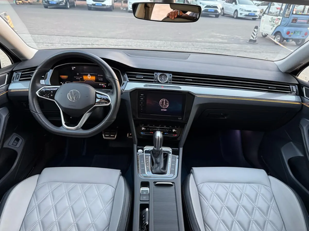 2023 Volkswagen Magotan 2.0T 186HP L4 7DCT,autocango,china used car exporter,china ev exporter,chinese used car exporter,chinese used ev exporter