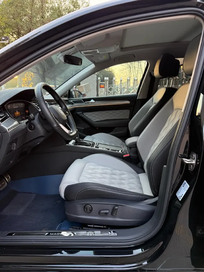 2023 Volkswagen Magotan 2.0T 186HP L4 7DCT,autocango,china used car exporter,china ev exporter,chinese used car exporter,chinese used ev exporter