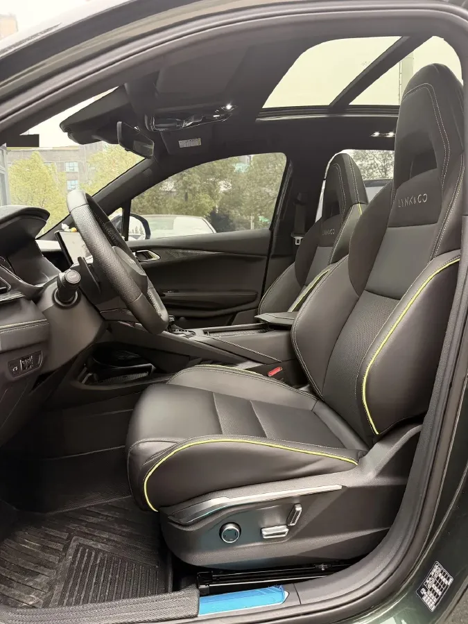 2023 LYNK&CO 06 1.5T 181HP L4 7DCT,autocango,china used car exporter,china ev exporter,chinese used car exporter,chinese used ev exporter