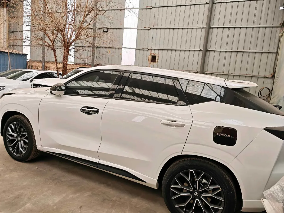 2024 ChangAn UNI-Z 1.5L 98HP L4 E-CVT PHEV 18.4KWH,autocango,china used car exporter,china ev exporter,chinese used car exporter,chinese used ev exporter