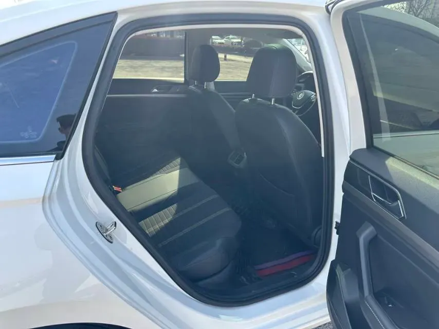 2022 Volkswagen T-Roc 1.4T 150HP L4 7DCT,autocango,china used car exporter,china ev exporter,chinese used car exporter,chinese used ev exporter