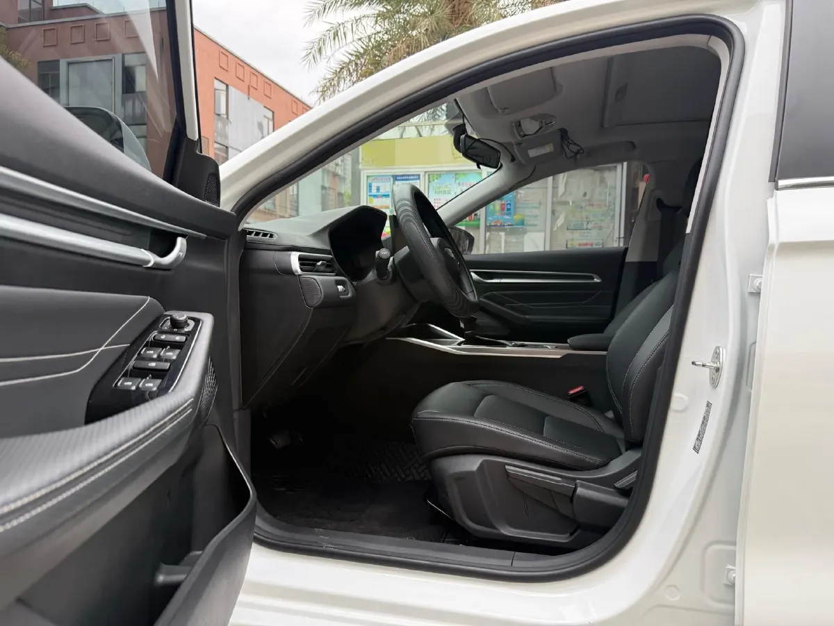 2025 Geely Emgrand 1.5L 127HP L4 CVT,autocango,china used car exporter,china ev exporter,chinese used car exporter,chinese used ev exporter