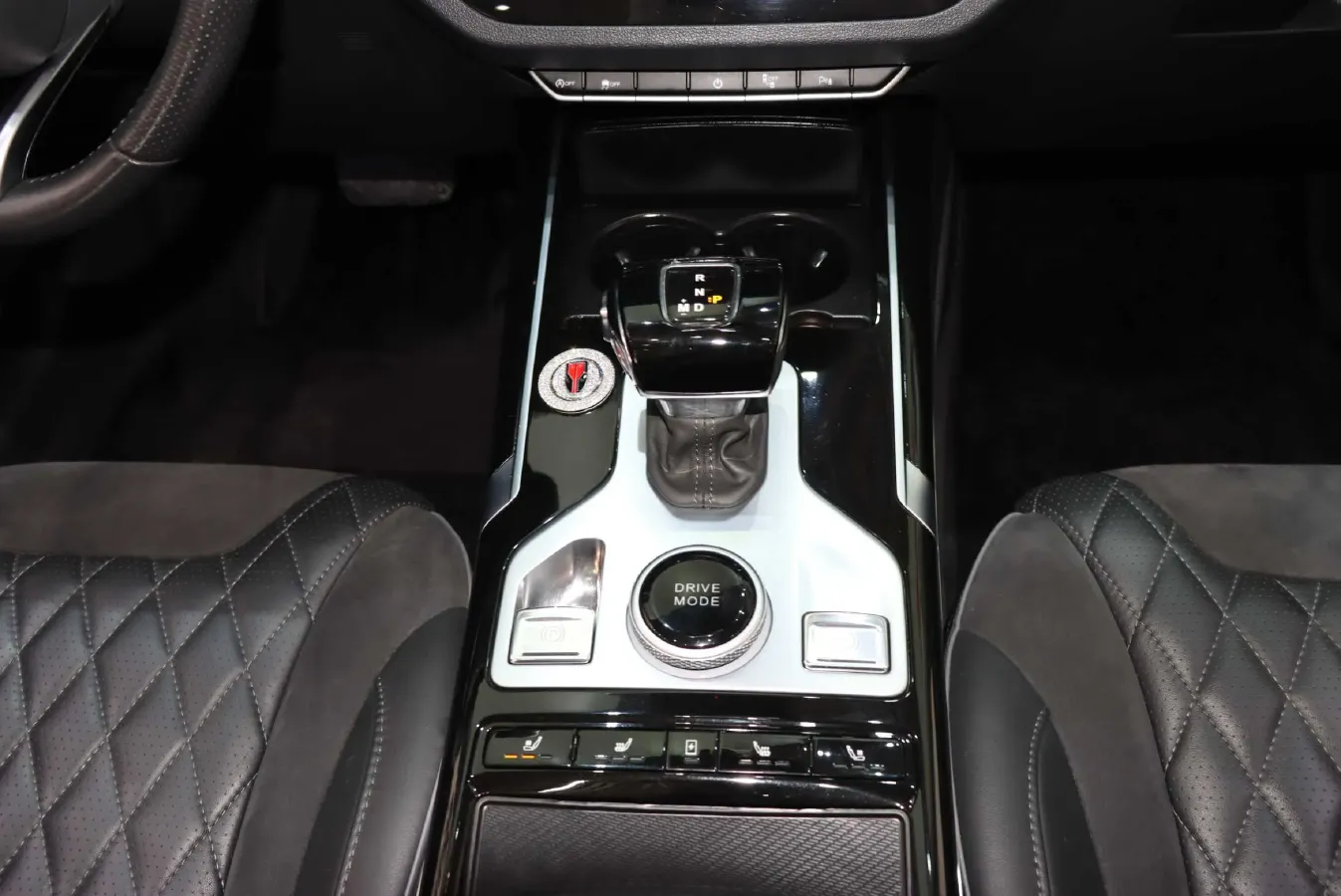 2019 HongQi HS5 2.0T 224HP L4 6AT,autocango,china used car exporter,china ev exporter,chinese used car exporter,chinese used ev exporter