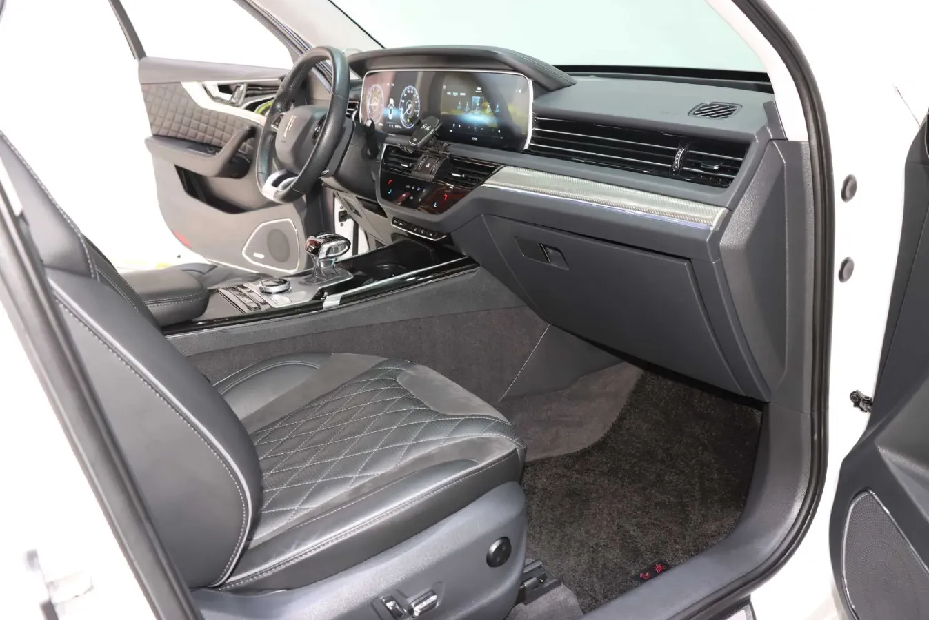 2019 HongQi HS5 2.0T 224HP L4 6AT,autocango,china used car exporter,china ev exporter,chinese used car exporter,chinese used ev exporter