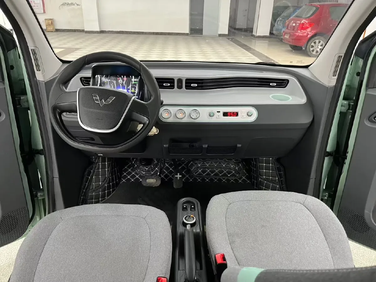 2022 WuLing HongGuang MINI EV BEV 13.9KWH,autocango,china used car exporter,china ev exporter,chinese used car exporter,chinese used ev exporter