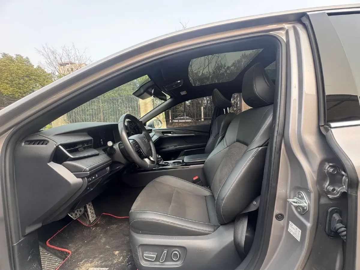 2024 Toyota Camry 2.0L 152HP L4 E-CVT Hybrid,autocango,china used car exporter,china ev exporter,chinese used car exporter,chinese used ev exporter