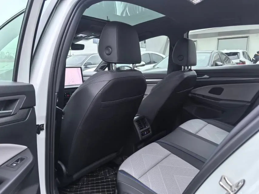 2025 Volkswagen Golf 1.5T 160HP L4 7DCT,autocango,china used car exporter,china ev exporter,chinese used car exporter,chinese used ev exporter