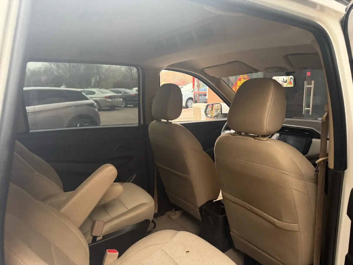 2018 WuLing HongGuang 1.5L 105HP L4 5MT,autocango,china used car exporter,china ev exporter,chinese used car exporter,chinese used ev exporter