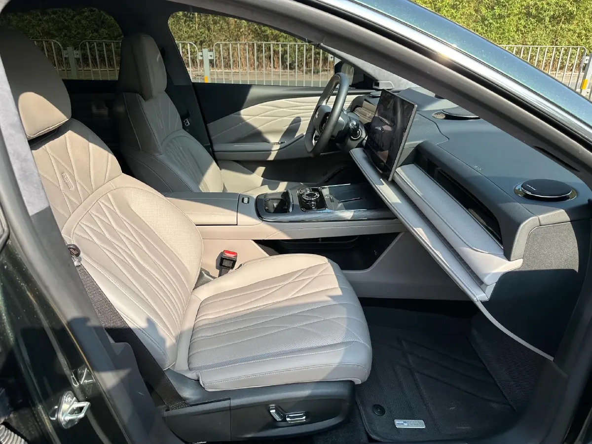 2025 Geely Galaxy Starshine 8 1.5T 163HP L4 3DHT PHEV 27.69KWH,autocango,china used car exporter,china ev exporter,chinese used car exporter,chinese used ev exporter