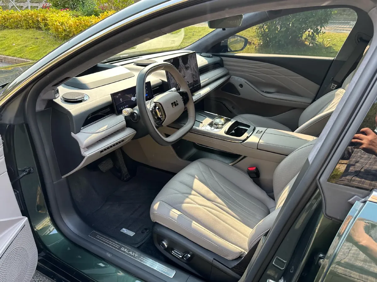 2025 Geely Galaxy Starshine 8 1.5T 163HP L4 3DHT PHEV 27.69KWH,autocango,china used car exporter,china ev exporter,chinese used car exporter,chinese used ev exporter