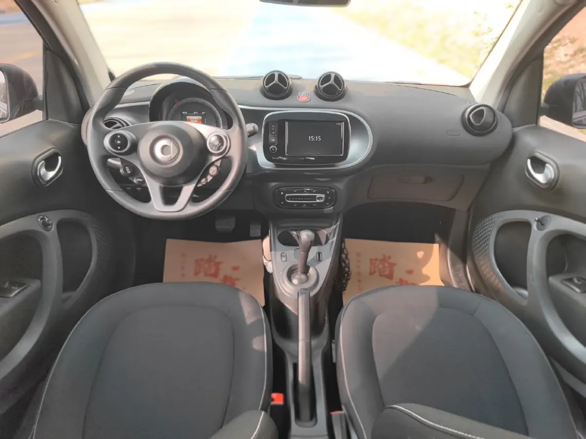 2019 Smart smart fortwo 0.9T 90HP L3 6DCT,autocango,china used car exporter,china ev exporter,chinese used car exporter,chinese used ev exporter