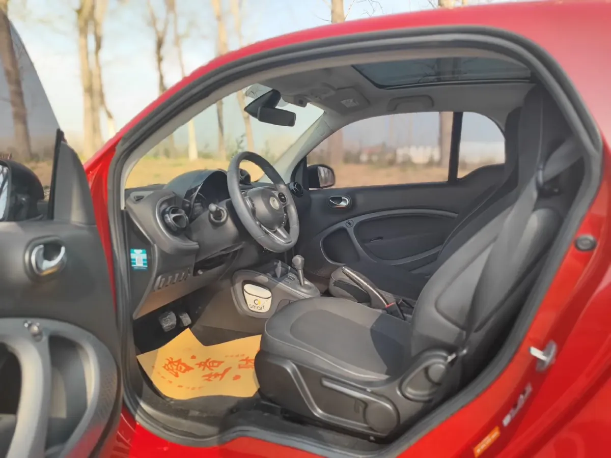 2019 Smart smart fortwo 0.9T 90HP L3 6DCT,autocango,china used car exporter,china ev exporter,chinese used car exporter,chinese used ev exporter