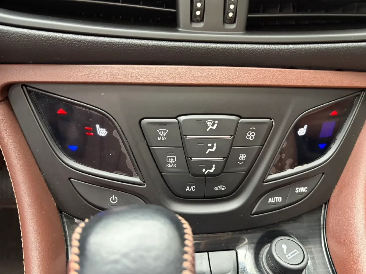 2021 Buick EnvisionPlus 1.5T 169HP L4 7DCT,autocango,china used car exporter,china ev exporter,chinese used car exporter,chinese used ev exporter