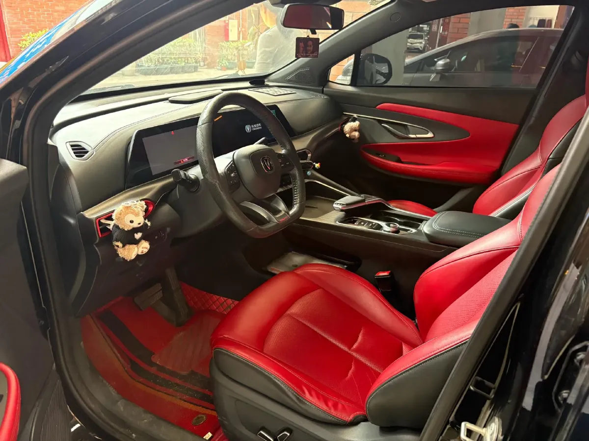 2020 ChangAn UNI-T 1.5T 180HP L4 7DCT,autocango,china used car exporter,china ev exporter,chinese used car exporter,chinese used ev exporter