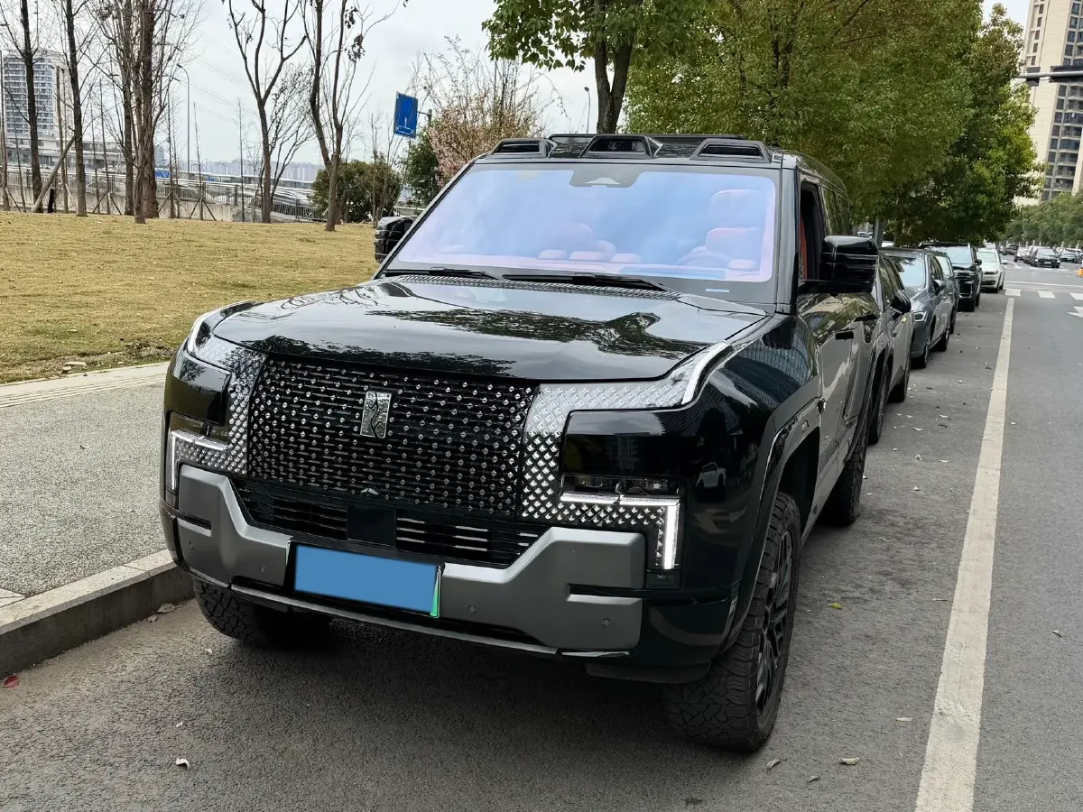 2023 YangWang U8 2.0T 272HP L4 REEV 49.05KWH,autocango,china used car exporter,china ev exporter,chinese used car exporter,chinese used ev exporter