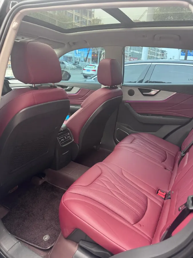 2025 HongQi HS5 2.0T 252HP L4 8AT,autocango,china used car exporter,china ev exporter,chinese used car exporter,chinese used ev exporter