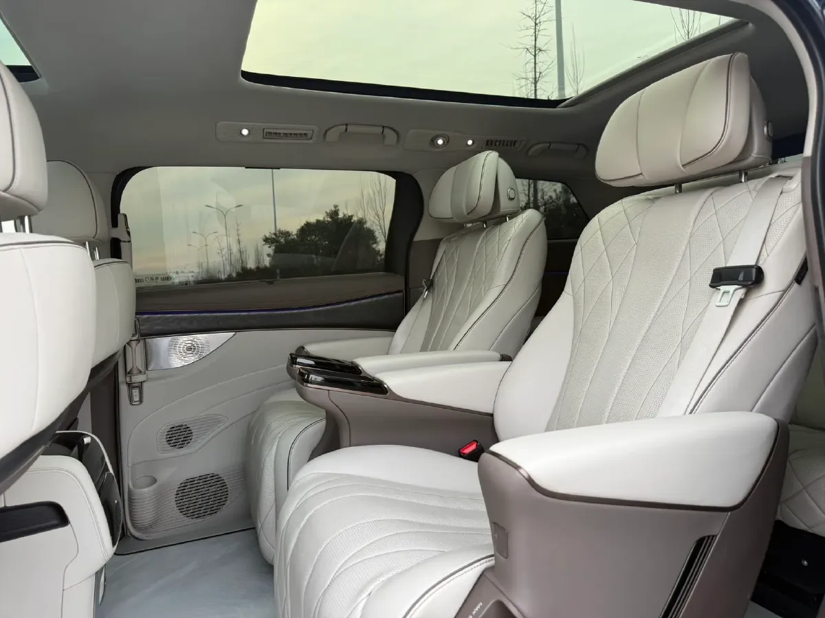 2022 HongQi HS7 3.0T 337HP V6 8AT,autocango,china used car exporter,china ev exporter,chinese used car exporter,chinese used ev exporter