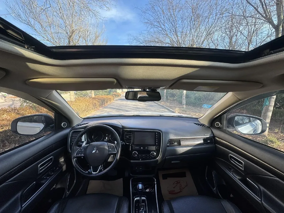 2016 Mitsubishi Outlander 2.4L 192HP L4 CVT,autocango,china used car exporter,china ev exporter,chinese used car exporter,chinese used ev exporter