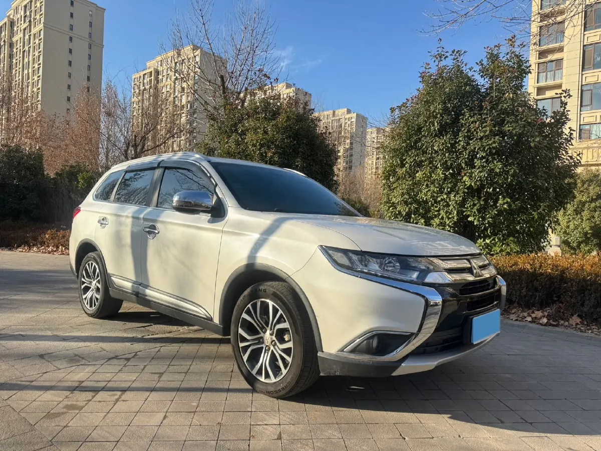 2016 Mitsubishi Outlander 2.4L 192HP L4 CVT,autocango,china used car exporter,china ev exporter,chinese used car exporter,chinese used ev exporter