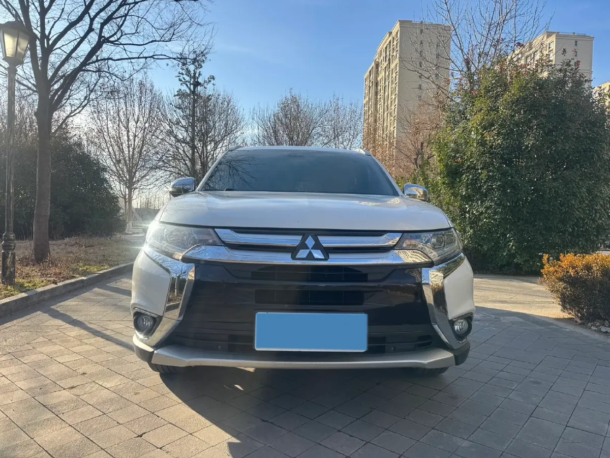 2016 Mitsubishi Outlander 2.4L 192HP L4 CVT,autocango,china used car exporter,china ev exporter,chinese used car exporter,chinese used ev exporter