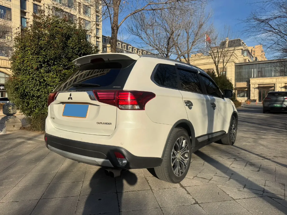 2016 Mitsubishi Outlander 2.4L 192HP L4 CVT,autocango,china used car exporter,china ev exporter,chinese used car exporter,chinese used ev exporter