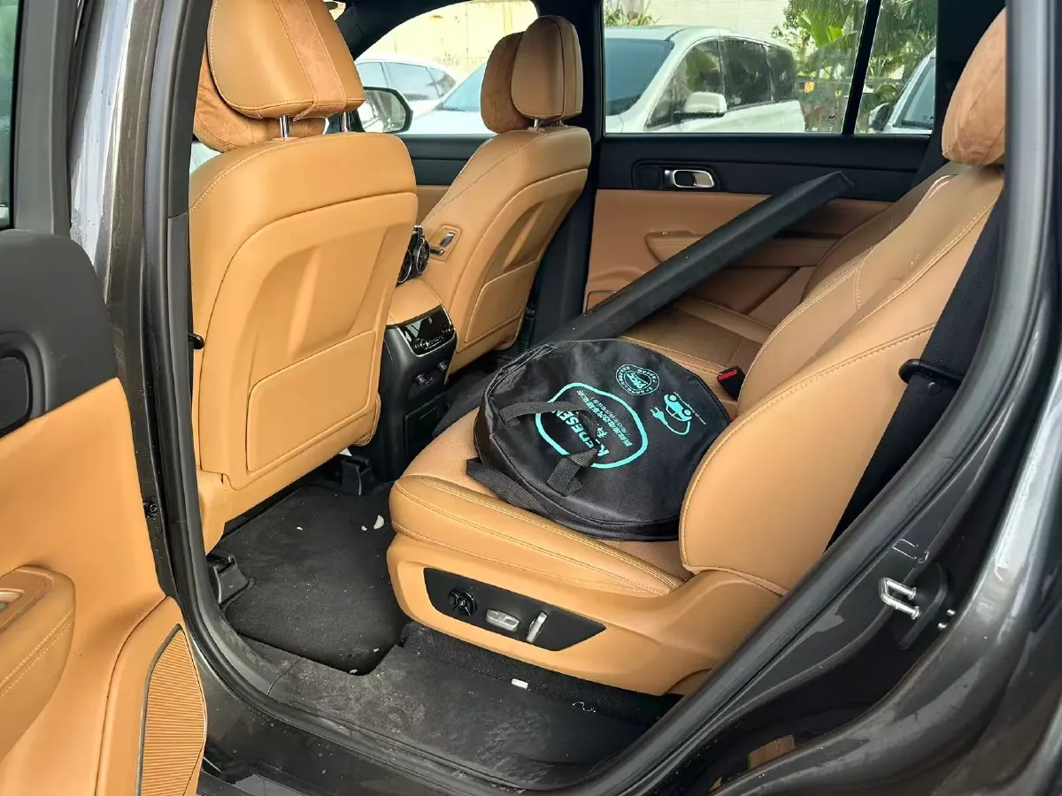 2021 Li ONE Range Extended 131HP REEV 40.5KWH,autocango,china used car exporter,china ev exporter,chinese used car exporter,chinese used ev exporter