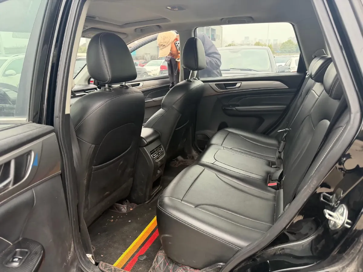 2022 ChangAn Oshan X7 Plus 1.5T 170HP L4 6MT,autocango,china used car exporter,china ev exporter,chinese used car exporter,chinese used ev exporter