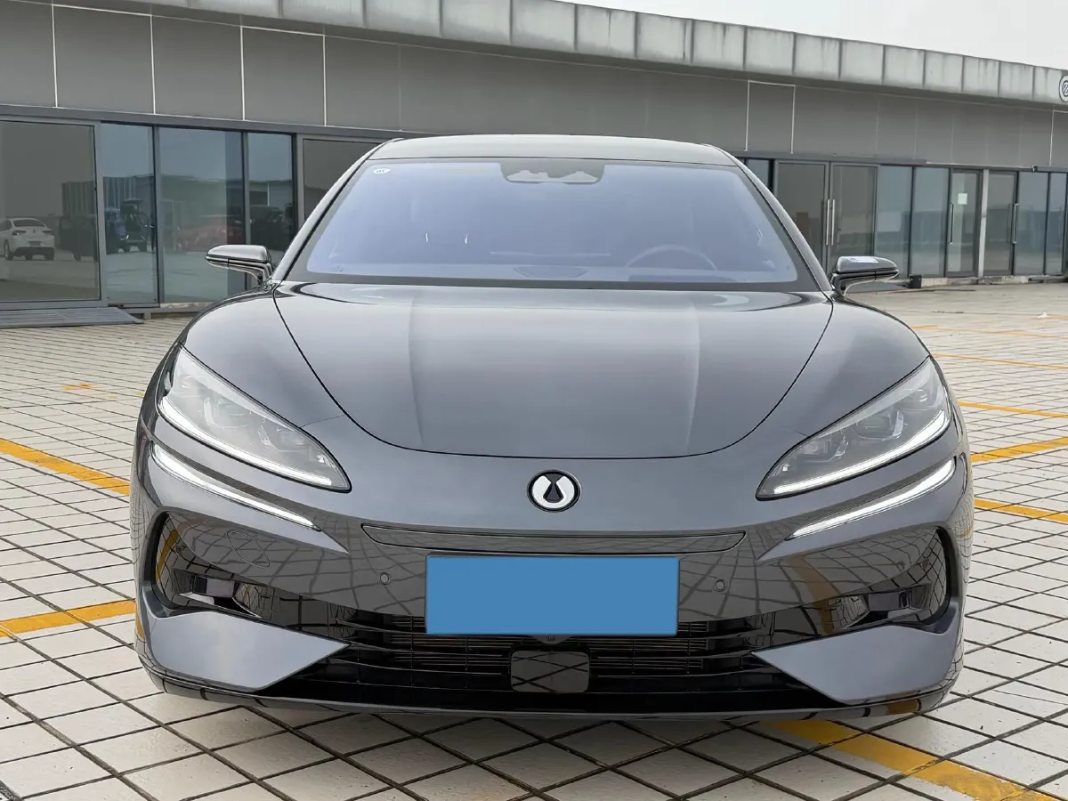 2024 Denza DenzaZ9 2.0T 207HP L4 E-CVT PHEV 38.5KWH,autocango,china used car exporter,china ev exporter,chinese used car exporter,chinese used ev exporter