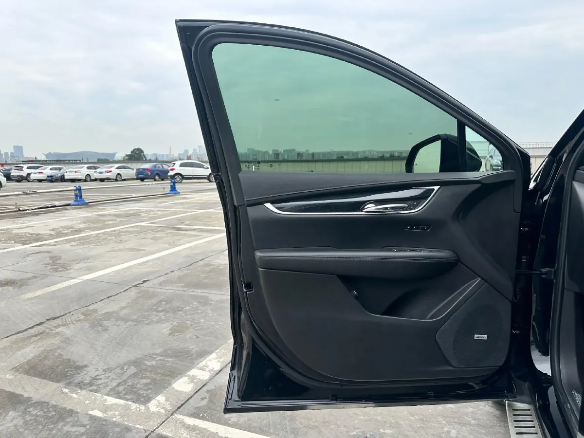 2021 Cadillac XT5 2.0T 237HP L4 9AT,autocango,china used car exporter,china ev exporter,chinese used car exporter,chinese used ev exporter