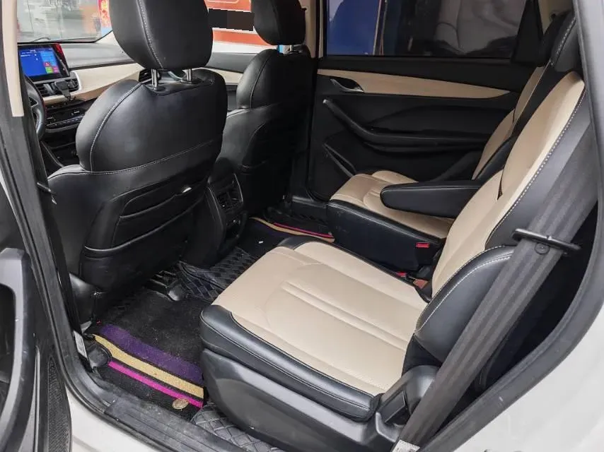 2018 BaoJun 530 1.5T 150HP L4 6MT,autocango,china used car exporter,china ev exporter,chinese used car exporter,chinese used ev exporter