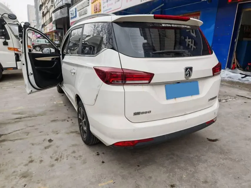 2018 BaoJun 530 1.5T 150HP L4 6MT,autocango,china used car exporter,china ev exporter,chinese used car exporter,chinese used ev exporter