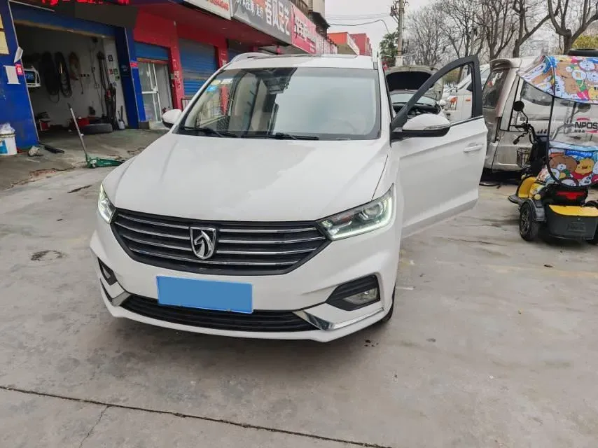 2018 BaoJun 530 1.5T 150HP L4 6MT,autocango,china used car exporter,china ev exporter,chinese used car exporter,chinese used ev exporter