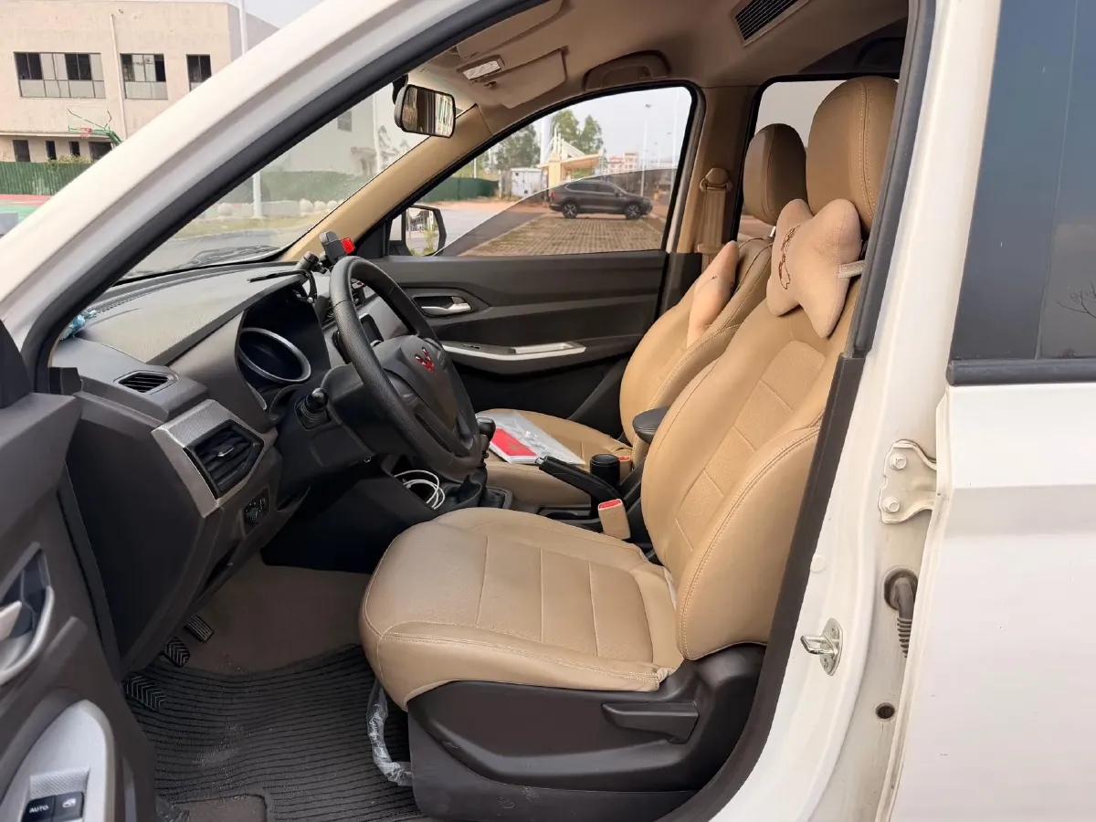 2019 WuLing HongGuang 1.5L 99HP L4 6MT,autocango,china used car exporter,china ev exporter,chinese used car exporter,chinese used ev exporter