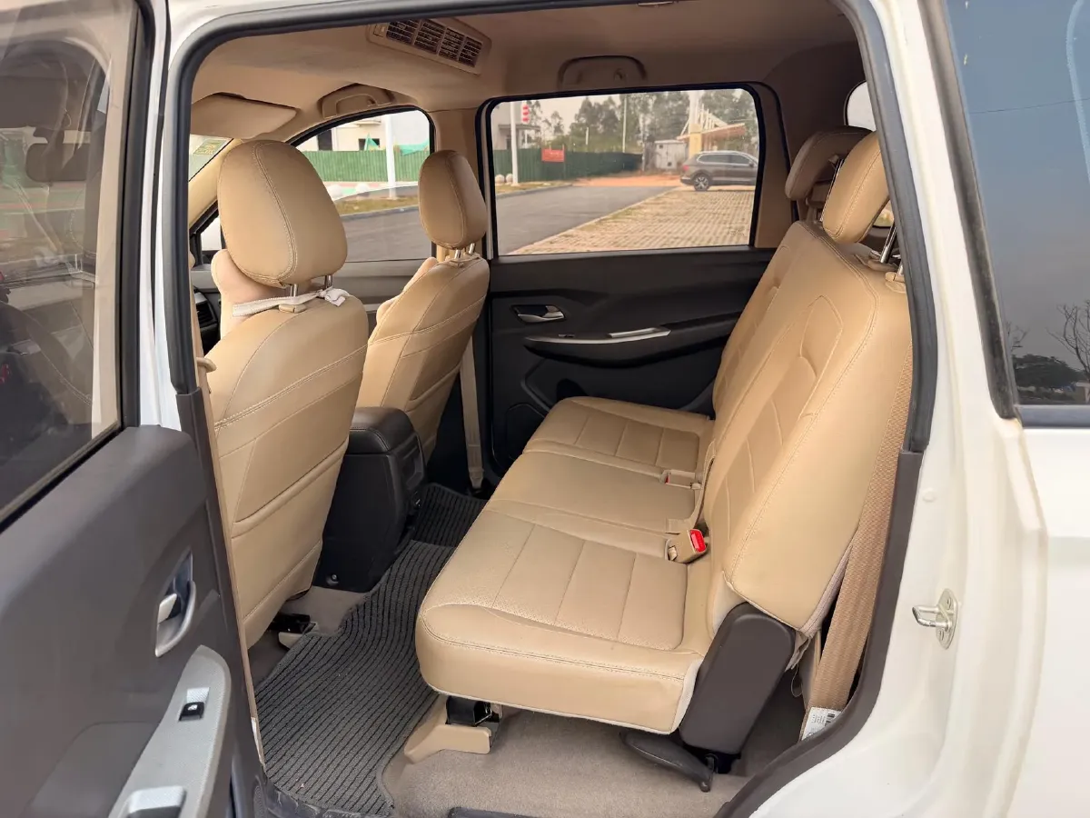 2019 WuLing HongGuang 1.5L 99HP L4 6MT,autocango,china used car exporter,china ev exporter,chinese used car exporter,chinese used ev exporter