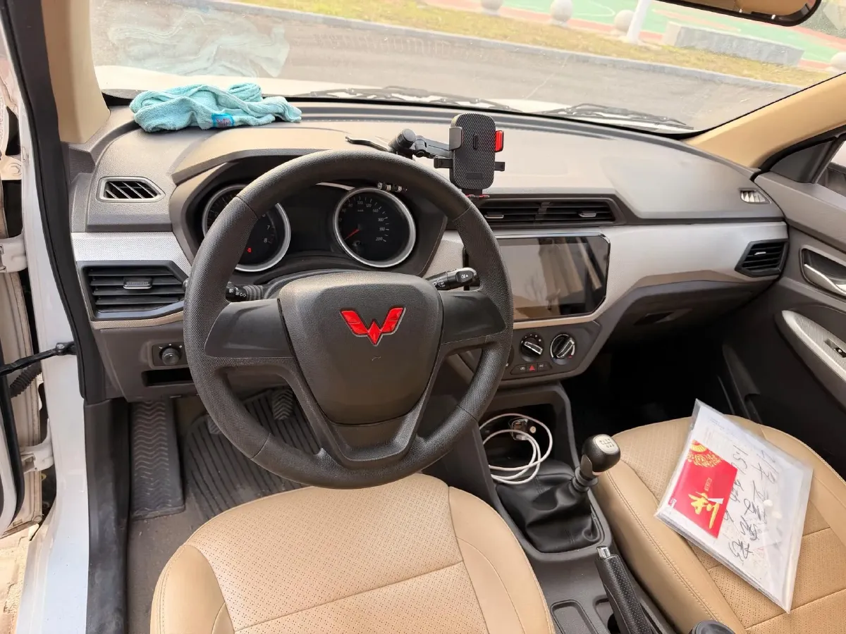 2019 WuLing HongGuang 1.5L 99HP L4 6MT,autocango,china used car exporter,china ev exporter,chinese used car exporter,chinese used ev exporter