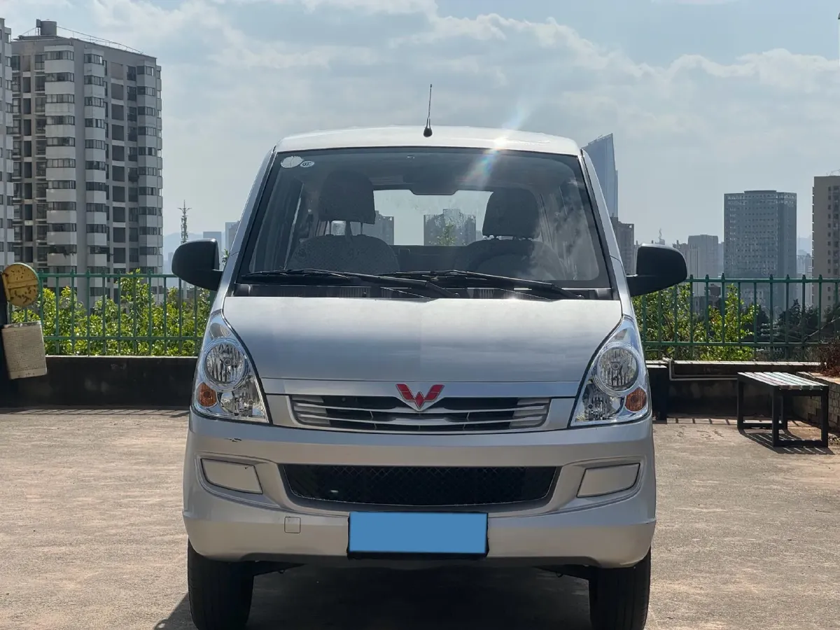 2023 WuLing RongGuang S 1.5L 102HP L4 5MT,autocango,china used car exporter,china ev exporter,chinese used car exporter,chinese used ev exporter