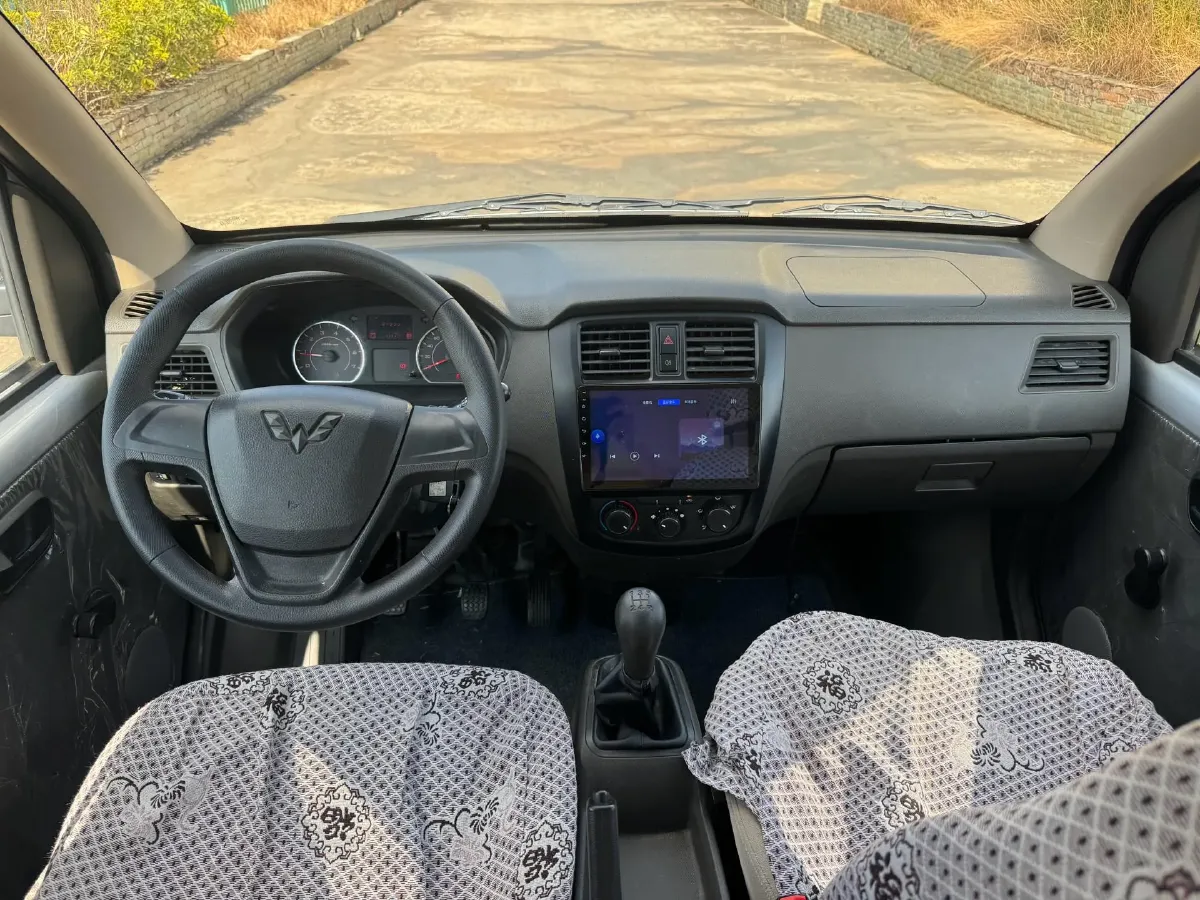 2023 WuLing RongGuang S 1.5L 102HP L4 5MT,autocango,china used car exporter,china ev exporter,chinese used car exporter,chinese used ev exporter