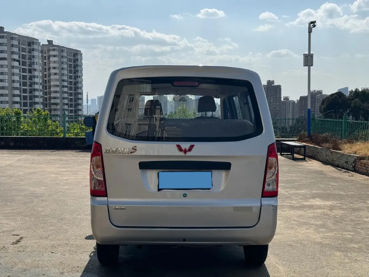 2023 WuLing RongGuang S 1.5L 102HP L4 5MT,autocango,china used car exporter,china ev exporter,chinese used car exporter,chinese used ev exporter