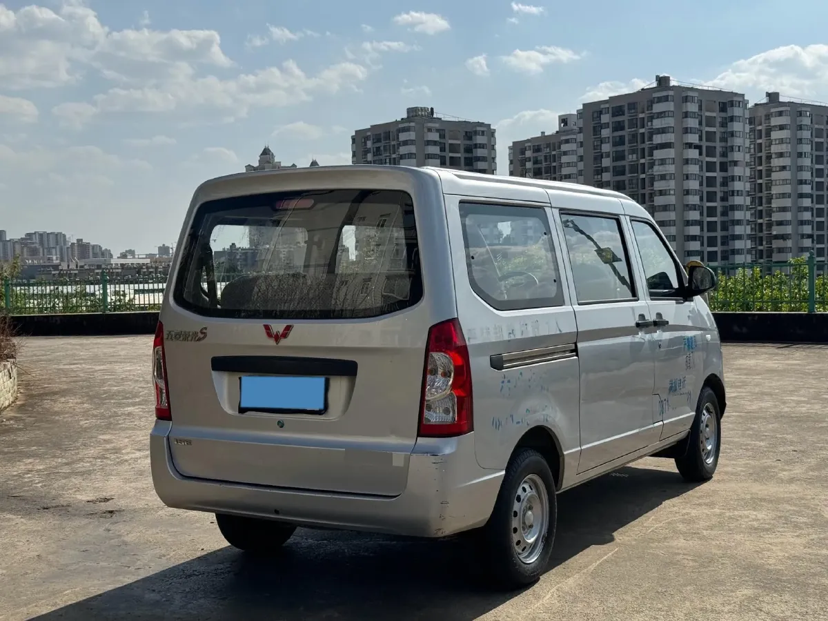 2023 WuLing RongGuang S 1.5L 102HP L4 5MT,autocango,china used car exporter,china ev exporter,chinese used car exporter,chinese used ev exporter