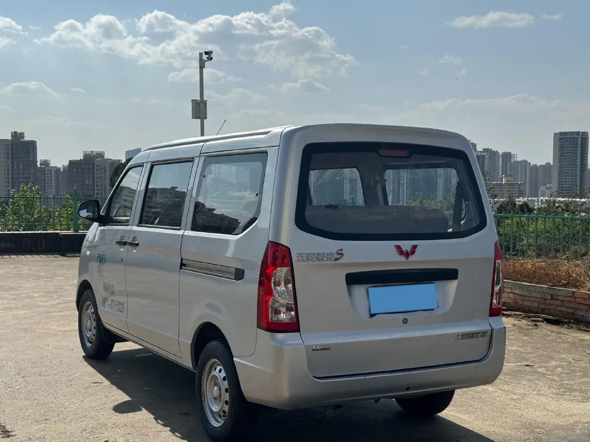 2023 WuLing RongGuang S 1.5L 102HP L4 5MT,autocango,china used car exporter,china ev exporter,chinese used car exporter,chinese used ev exporter