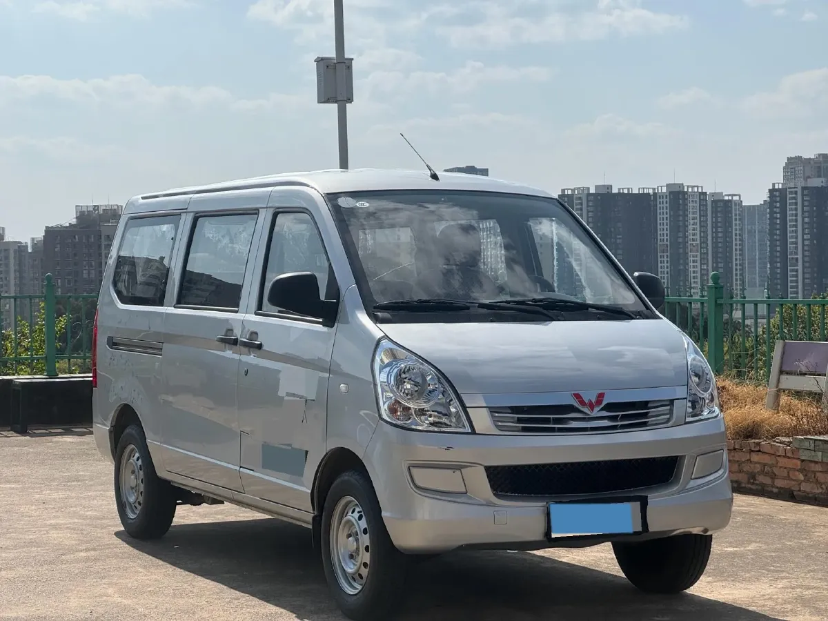 2023 WuLing RongGuang S 1.5L 102HP L4 5MT,autocango,china used car exporter,china ev exporter,chinese used car exporter,chinese used ev exporter