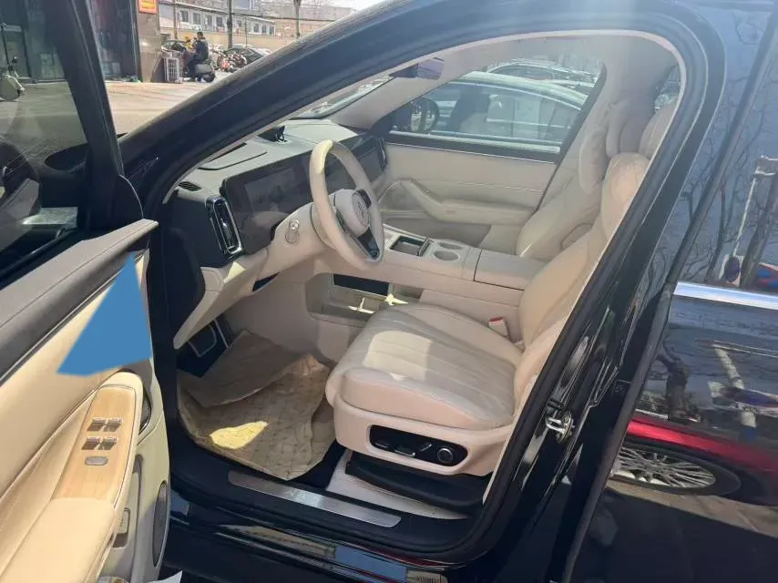 2025 AITO AITO M8 REEV 160HP REEV 53.4KWH,autocango,china used car exporter,china ev exporter,chinese used car exporter,chinese used ev exporter