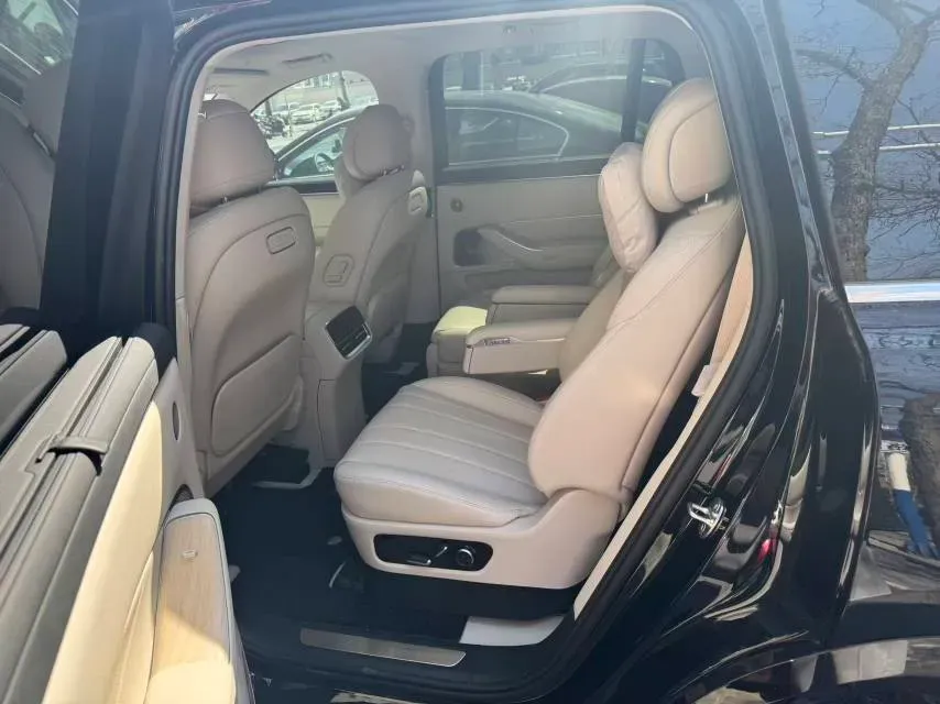 2025 AITO AITO M8 REEV 160HP REEV 53.4KWH,autocango,china used car exporter,china ev exporter,chinese used car exporter,chinese used ev exporter