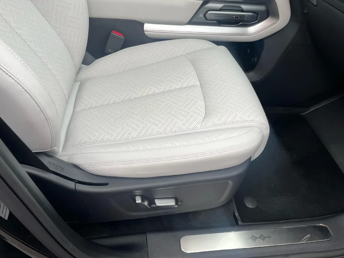 2025 FangChengBao Tai 3 BEV,autocango,china used car exporter,china ev exporter,chinese used car exporter,chinese used ev exporter