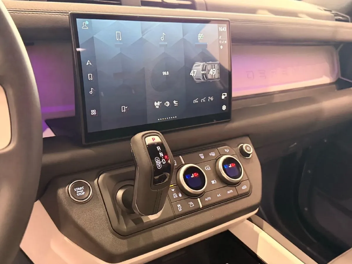 2025 Land Rover Defender 3.0T 400HP L6 8AT,autocango,china used car exporter,china ev exporter,chinese used car exporter,chinese used ev exporter