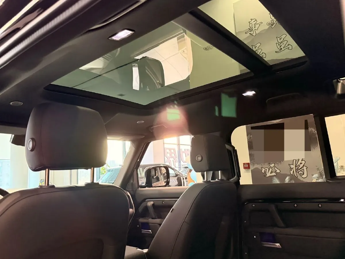 2025 Land Rover Defender 3.0T 400HP L6 8AT,autocango,china used car exporter,china ev exporter,chinese used car exporter,chinese used ev exporter