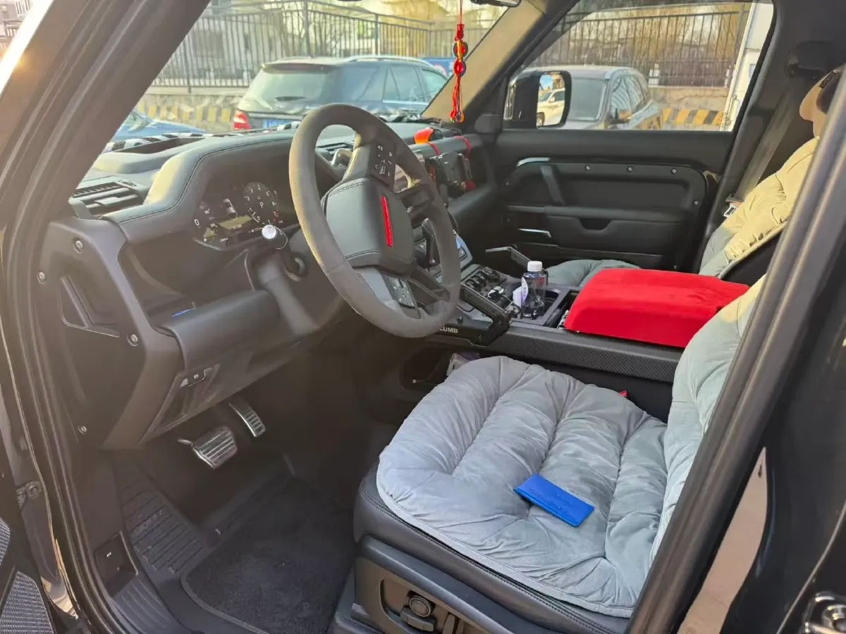 2023 Land Rover Defender 5.0T 525HP V8 8AT,autocango,china used car exporter,china ev exporter,chinese used car exporter,chinese used ev exporter